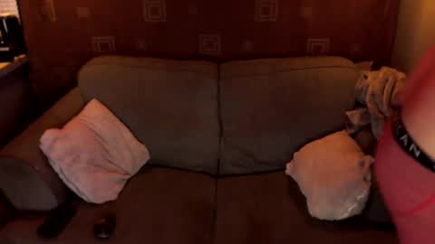 Snapshot of lonewolfgarage chatting on December 25, 12:48 am lonewolfgarage online show from December 25, 12:48 am