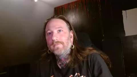 Snapshot of longhair021 chatting on December 4, 5:05 am longhair online show from December 4, 5:05 am