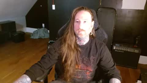 Snapshot of longhair021 chatting on December 5, 4:53 am longhair online show from December 5, 4:53 am