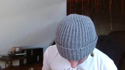 Snapshot of longhair021 chatting on February 18, 8:03 pm longhair online show from February 18, 8:03 pm