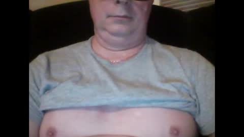 Snapshot of look823 chatting on December 24, 2:21 am look823 online show from December 24, 2:21 am
