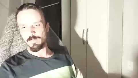 Snapshot of lookaz4010 chatting on November 29, 10:24 pm Lucas online show from November 29, 10:24 pm