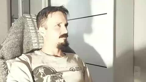 Snapshot of lookaz4010 chatting on February 3, 12:32 pm Lucas online show from February 3, 12:32 pm