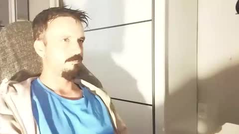 Snapshot of lookaz4010 chatting on February 6, 12:30 pm Lucas online show from February 6, 12:30 pm