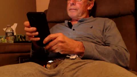 Snapshot of looking469 chatting on April 4, 4:00 am looking469 online show from April 4, 4:00 am