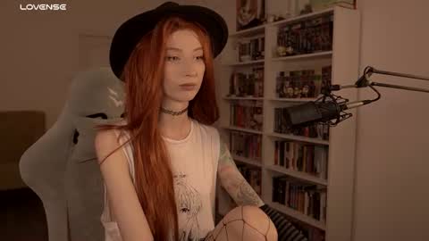 Snapshot of loony_moony chatting on August 1, 10:47 am loony_moony online show from August 1, 10:47 am