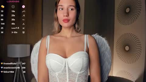 Snapshot of loookat_me chatting on October 31, 8:54 pm Jina online show from October 31, 8:54 pm