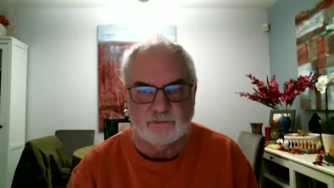 Snapshot of loop102 chatting on January 5, 10:50 pm loop102 online show from January 5, 10:50 pm