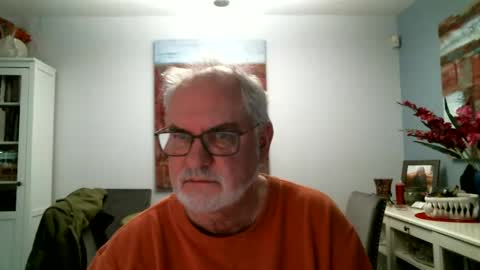 Snapshot of loop102 chatting on March 7, 9:59 pm loop102 online show from March 7, 9:59 pm