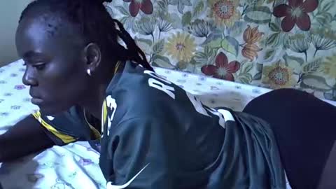 lora_amor online show from April 24, 4:09 pm