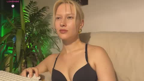 Lora heil online show from September 18, 4:20 pm
