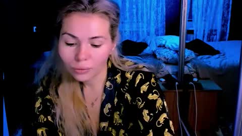 Lora online show from October 27, 2:37 am