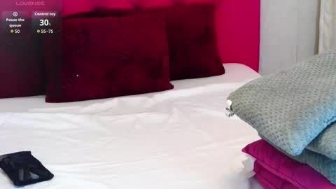 loradelniro1 online show from September 23, 12:19 pm