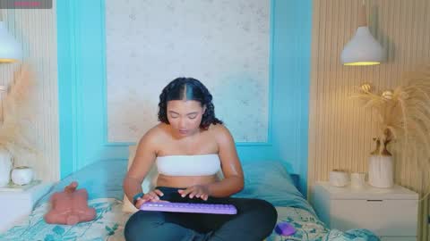 Loraine Rios online show from May 20, 4:51 am