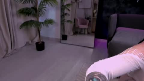 Snapshot of loraivone chatting on March 8, 2:04 am LoraIvone online show from March 8, 2:04 am