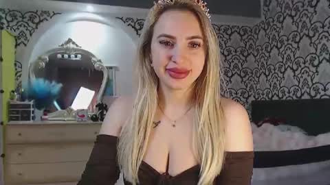 Queen LoraSinClare online show from February 10, 8:29 am