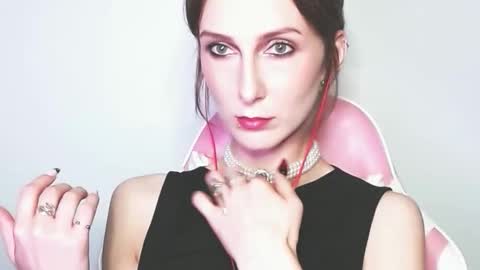 Snapshot of loravinaa chatting on April 1, 1:39 am Lora online show from April 1, 1:39 am