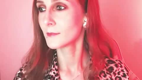 Snapshot of loravinaa chatting on April 4, 5:49 am Lora online show from April 4, 5:49 am