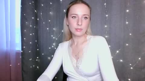 Snapshot of loravine chatting on March 24, 2:55 pm loravine online show from March 24, 2:55 pm