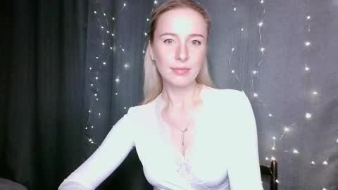 Snapshot of loravine chatting on March 28, 3:22 pm loravine online show from March 28, 3:22 pm