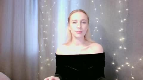 Snapshot of loravine chatting on April 2, 9:40 am loravine online show from April 2, 9:40 am