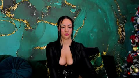 Snapshot of lorawarnner chatting on December 7, 12:13 pm Miss online show from December 7, 12:13 pm