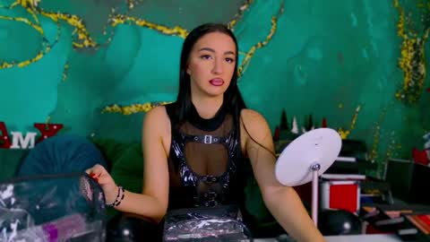 Snapshot of lorawarnner chatting on December 19, 4:02 pm Miss online show from December 19, 4:02 pm