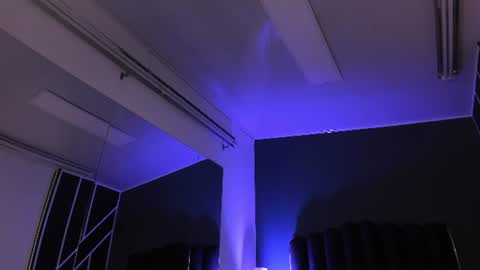 L A U R E L online show from July 4, 5:35 am