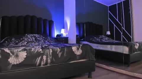 L A U R E L online show from August 4, 5:43 am