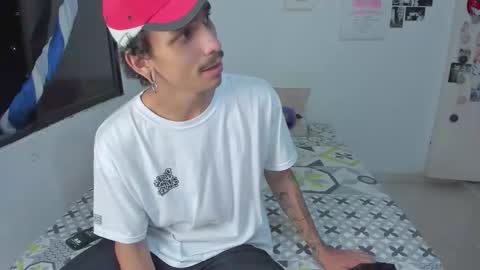 Snapshot of lordpussy__ chatting on March 5, 2:18 am lordpussy__ online show from March 5, 2:18 am