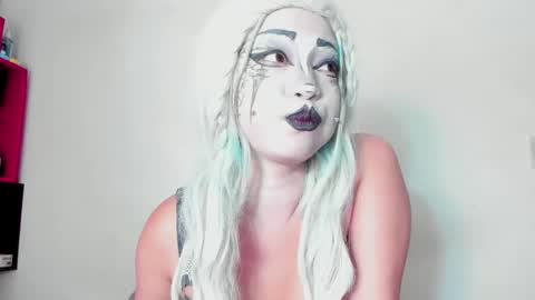 Lore Depp online show from March 12, 8:20 am