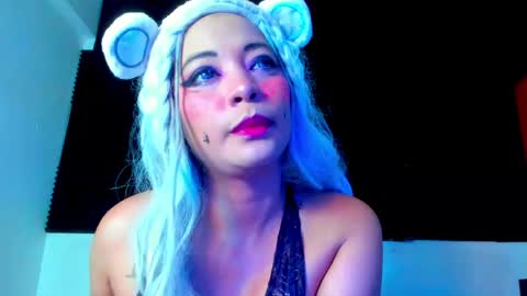 Lore Depp online show from May 19, 9:43 pm