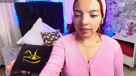 Snapshot of loren_44tits chatting on March 8, 8:23 pm Loren online show from March 8, 8:23 pm