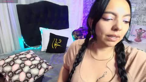 Snapshot of loren_44tits chatting on March 18, 10:13 pm Loren online show from March 18, 10:13 pm