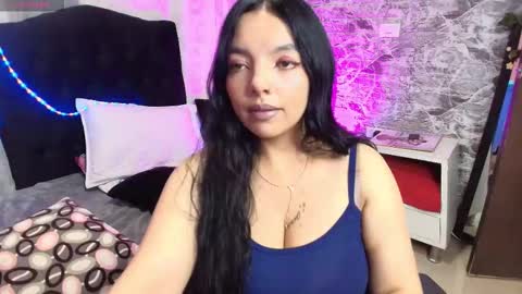 Snapshot of loren_44tits chatting on March 22, 7:39 pm Loren online show from March 22, 7:39 pm