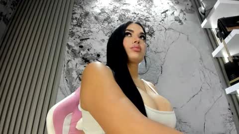 Snapshot of loren_baker chatting on February 2, 10:47 am Doll Queen online show from February 2, 10:47 am