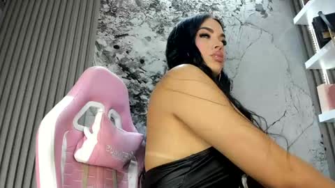 Snapshot of loren_baker chatting on May 6, 11:04 am Doll Queen online show from May 6, 11:04 am