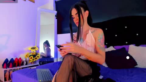 lesly lorena online show from December 25, 6:52 am