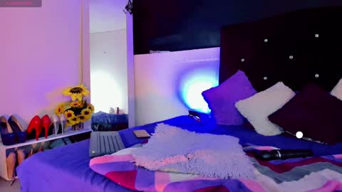 lesly lorena online show from December 27, 7:08 am