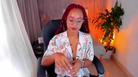 Lorena Vieira  online show from December 7, 8:49 pm