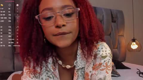 Lorena Vieira  online show from February 7, 8:31 pm
