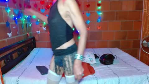 Snapshot of lorenacapelli chatting on February 15, 10:11 am Lorena Capelli online show from February 15, 10:11 am