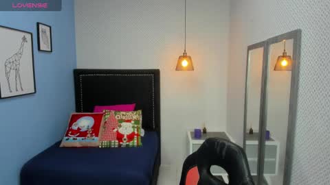 lorenadavies online show from December 30, 12:20 pm