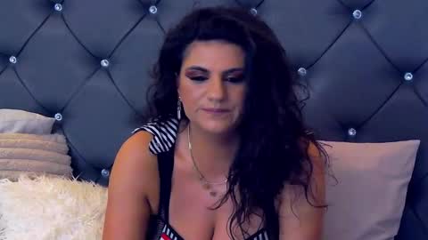 Lorenne Mays online show from November 9, 11:03 pm