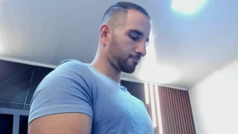 Snapshot of lorenzo_walker_ chatting on September 18, 5:26 pm L O R E N Z O Thumbs Up help online show from September 18, 5:26 pm