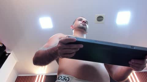 Snapshot of lorenzo_walker_ chatting on September 30, 5:18 pm L O R E N Z O Thumbs Up help online show from September 30, 5:18 pm