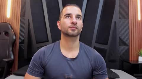 Snapshot of lorenzo_walker_ chatting on October 1, 5:41 pm L O R E N Z O Thumbs Up help online show from October 1, 5:41 pm