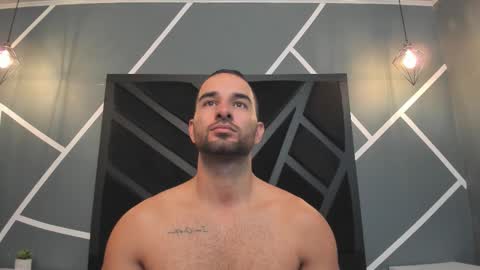 Snapshot of lorenzo_walker_ chatting on October 4, 11:08 am L O R E N Z O Thumbs Up help online show from October 4, 11:08 am