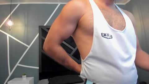 Snapshot of lorenzo_walker_ chatting on October 6, 5:32 pm L O R E N Z O Thumbs Up help online show from October 6, 5:32 pm