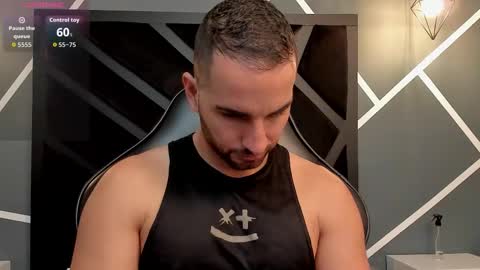 Snapshot of lorenzo_walker_ chatting on October 9, 5:22 pm L O R E N Z O Thumbs Up help online show from October 9, 5:22 pm